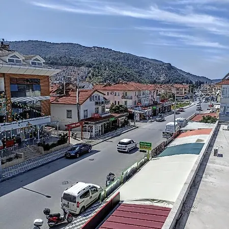 Fethiye Merkezde Ferah Ve Balkonlu 2+1 Daire Apartament