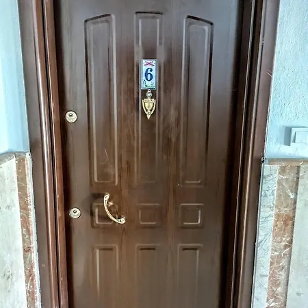 Fethiye Merkezde Ferah Ve Balkonlu 2+1 Daire Apartament