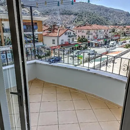 아파트 Fethiye Merkezde Ferah Ve Balkonlu 2+1 Daire 페티예