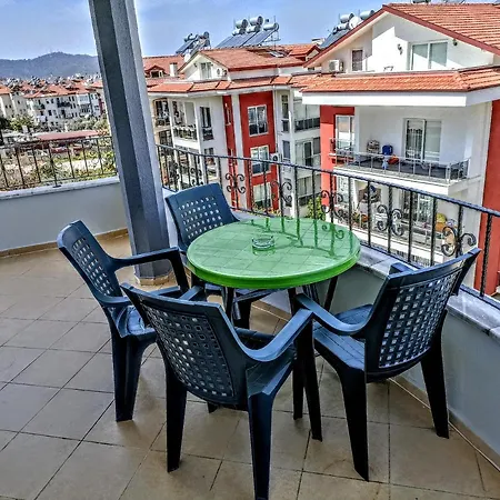 Fethiye Merkezde Ferah Ve Balkonlu 2+1 Daire 아파트