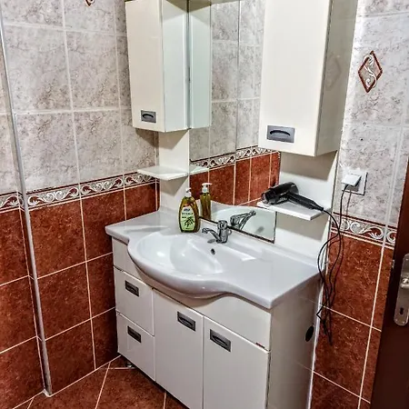 아파트 Fethiye Merkezde Ferah Ve Balkonlu 2+1 Daire *