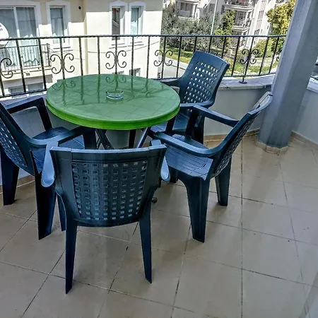 Fethiye Merkezde Ferah Ve Balkonlu 2+1 Daire * 페티예
