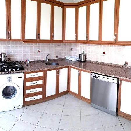 아파트 Fethiye Merkezde Ferah Ve Balkonlu 2+1 Daire 페티예