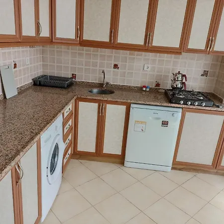 Fethiye Merkezde Ferah Ve Balkonlu 2+1 Daire 페티예